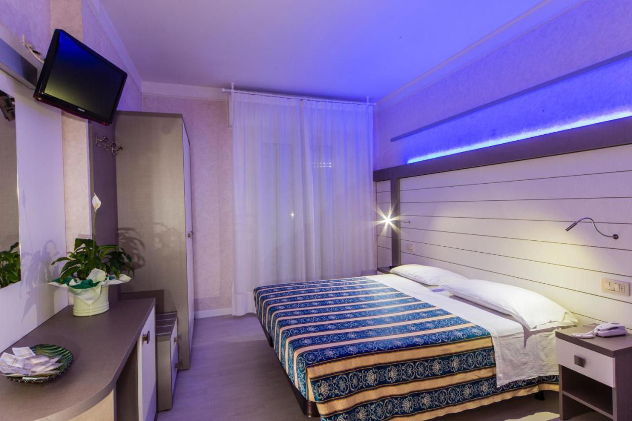 Hotel Record リッチョーネ エクステリア 写真