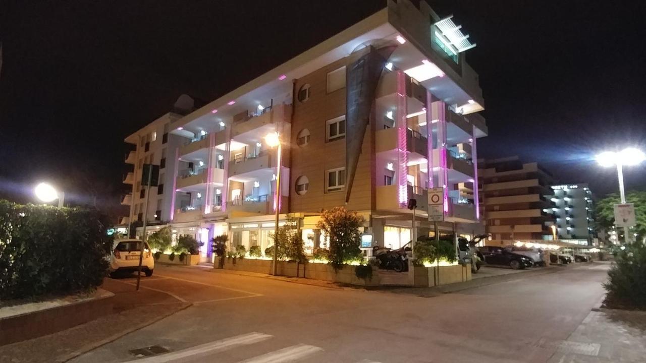 Hotel Record リッチョーネ エクステリア 写真