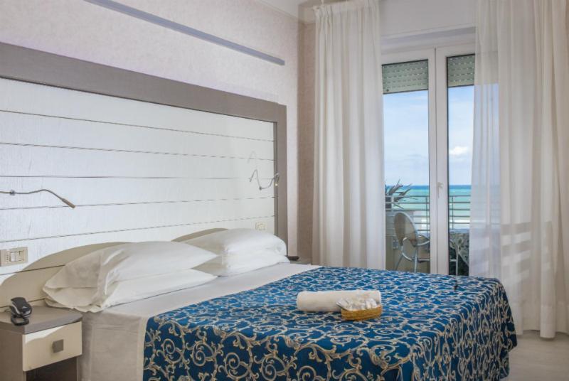 Hotel Record リッチョーネ エクステリア 写真