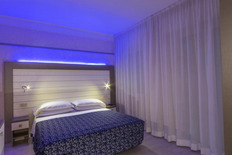 Hotel Record リッチョーネ エクステリア 写真