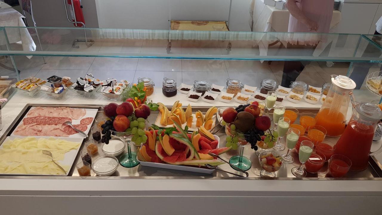 Hotel Record リッチョーネ エクステリア 写真