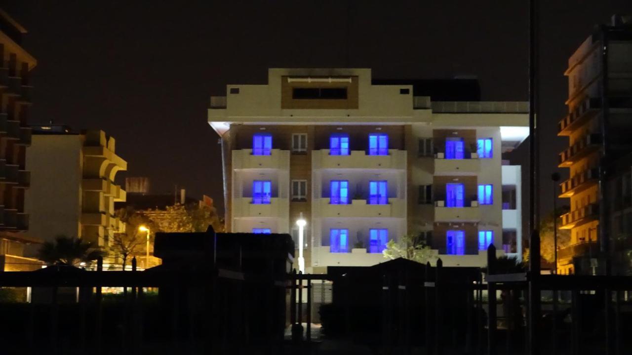 Hotel Record リッチョーネ エクステリア 写真