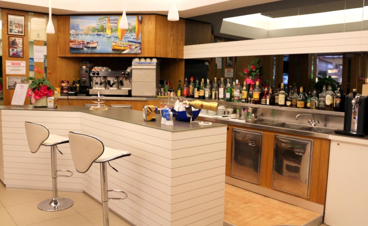 Hotel Record リッチョーネ エクステリア 写真