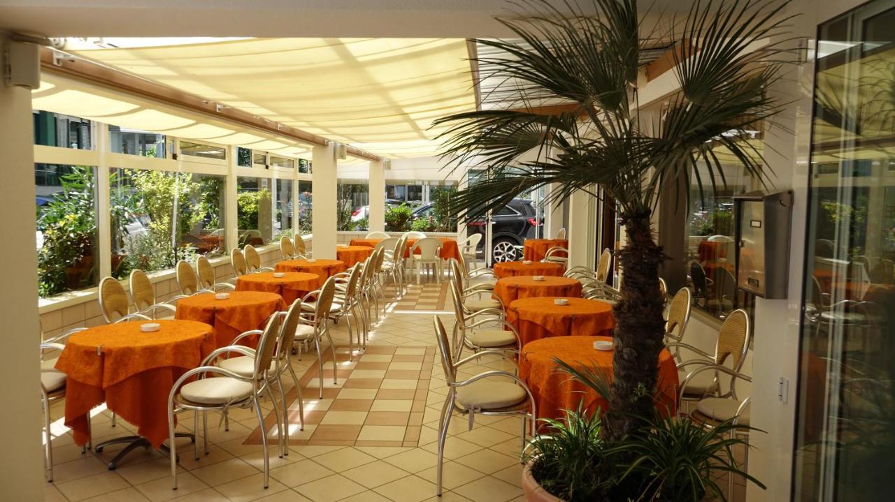 Hotel Record リッチョーネ エクステリア 写真