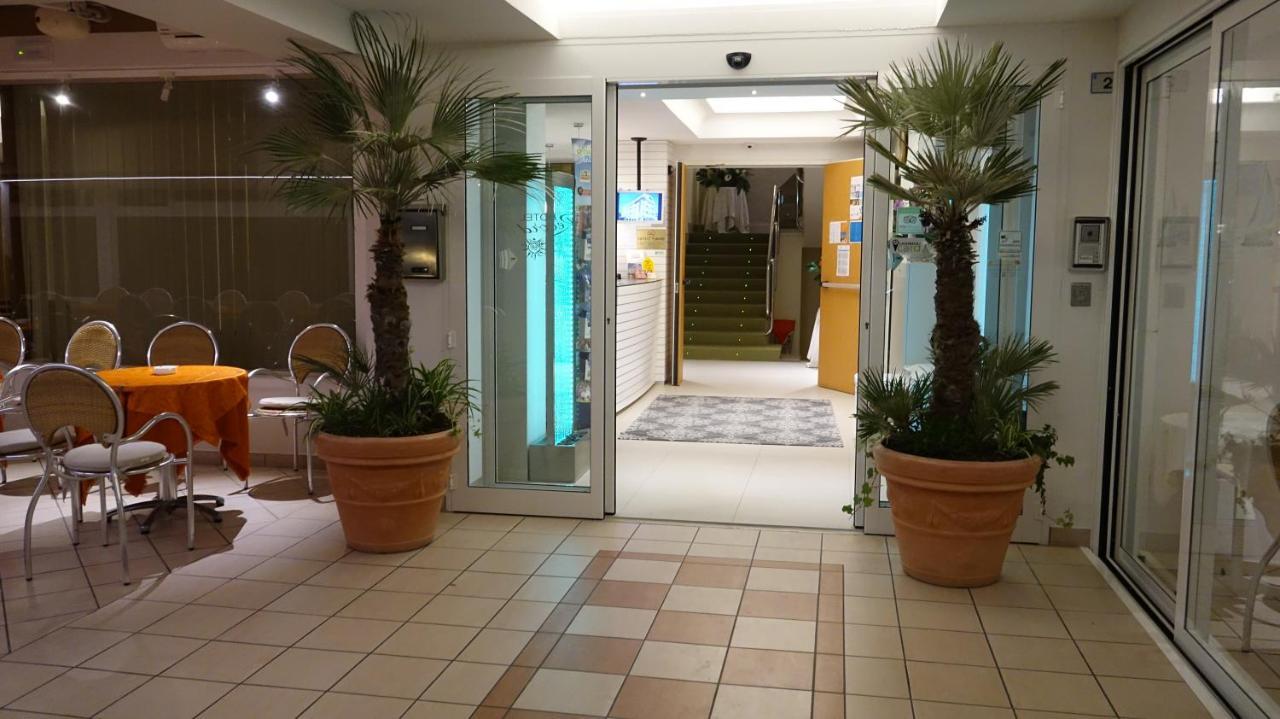 Hotel Record リッチョーネ エクステリア 写真