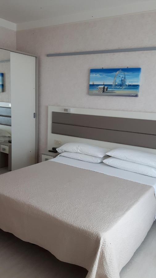 Hotel Record リッチョーネ エクステリア 写真